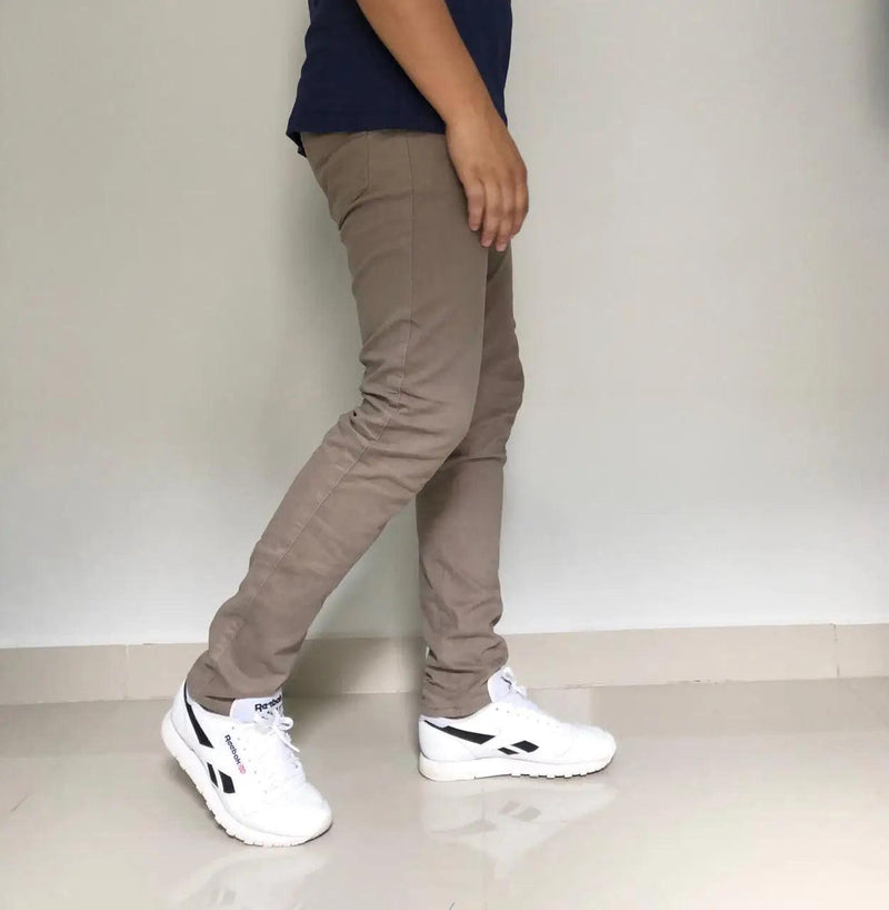 CALÇA MASCULINA CAQUI SARJA SLIM - BrazilStory